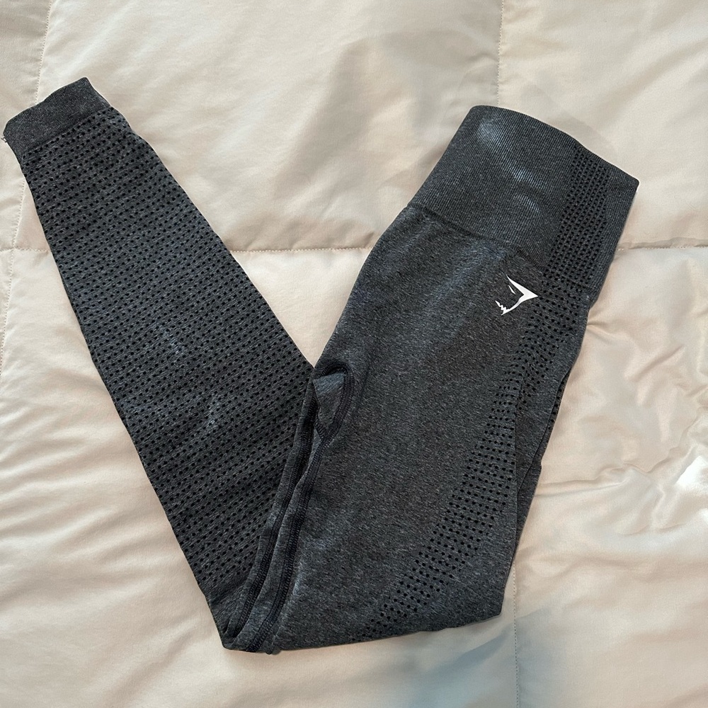 Gym shark leggings